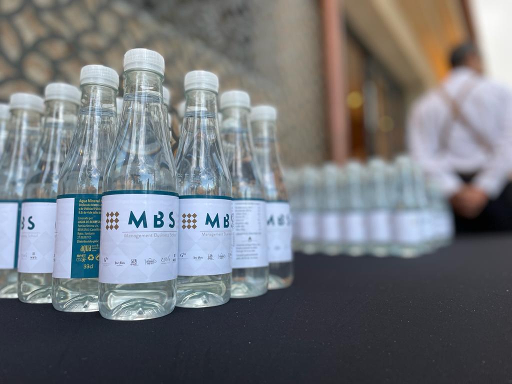 «Un Brindis al Éxito: Nuestras Botellas Premium Rpet en el Evento de Zibá Jose María Eventos y MBS»